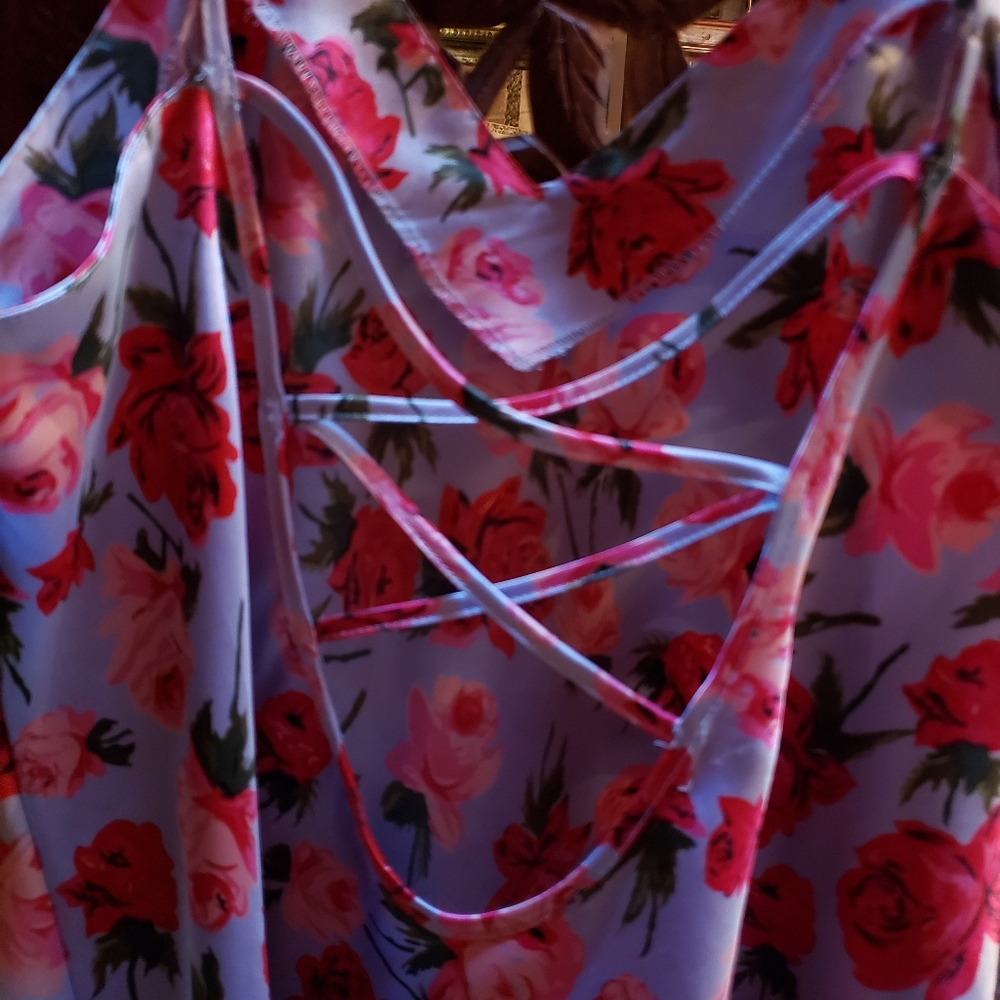 Lingerie flowered pattern - Picture 2 of 3